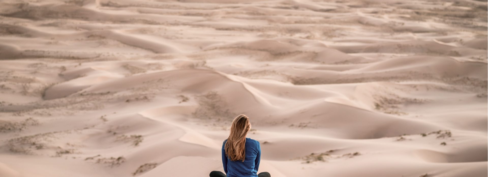 Build Healthy Habits Think like a pro Girl training her mind alone